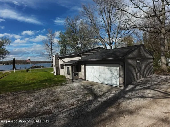 9698 E Colby Rd, Crystal, MI 48818