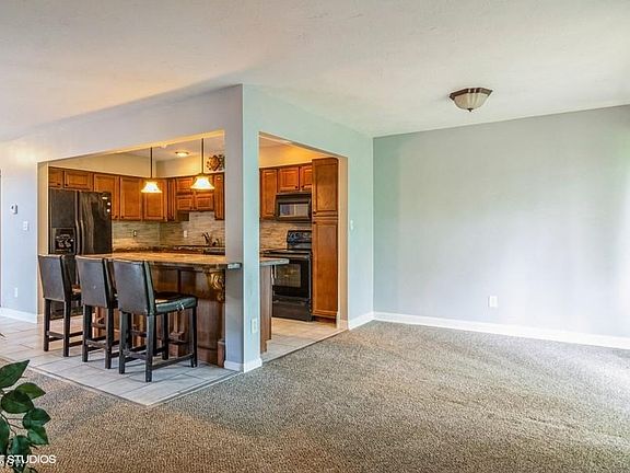 3rd image of 7599 Creekwood Dr #22D