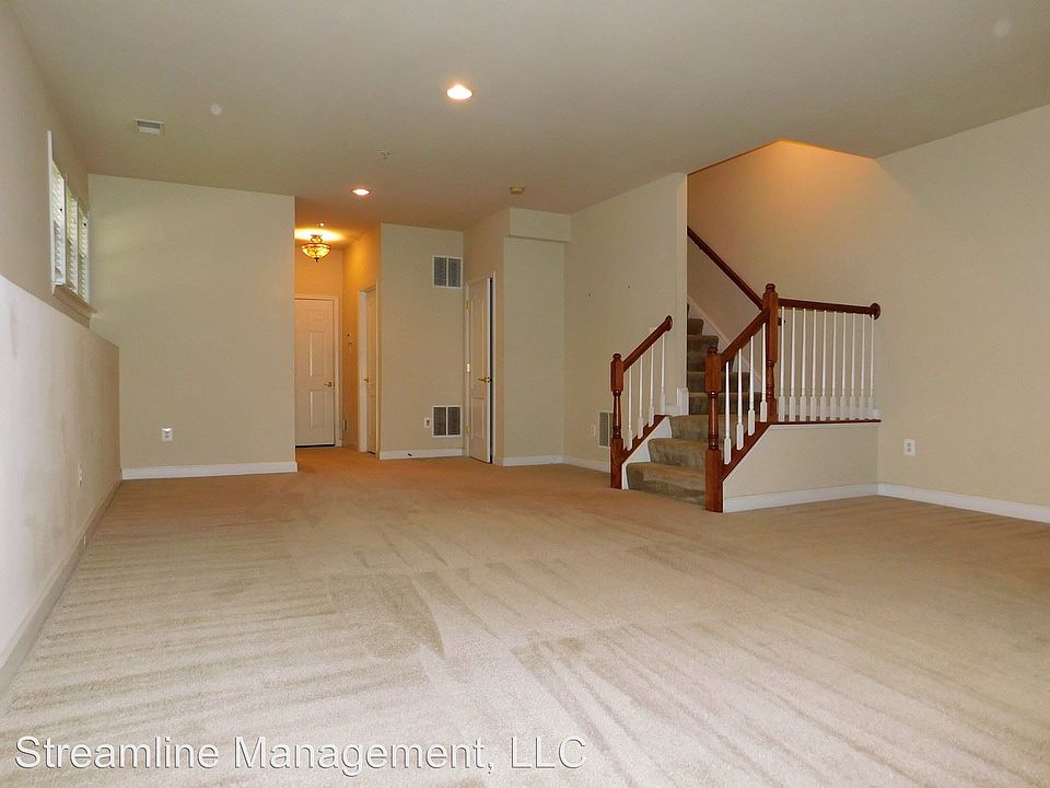 1st image of 902 Pleasant Dr