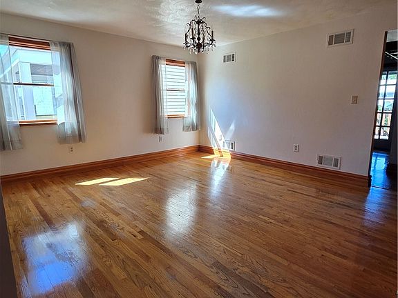 3rd image of 115 Hoeveler St