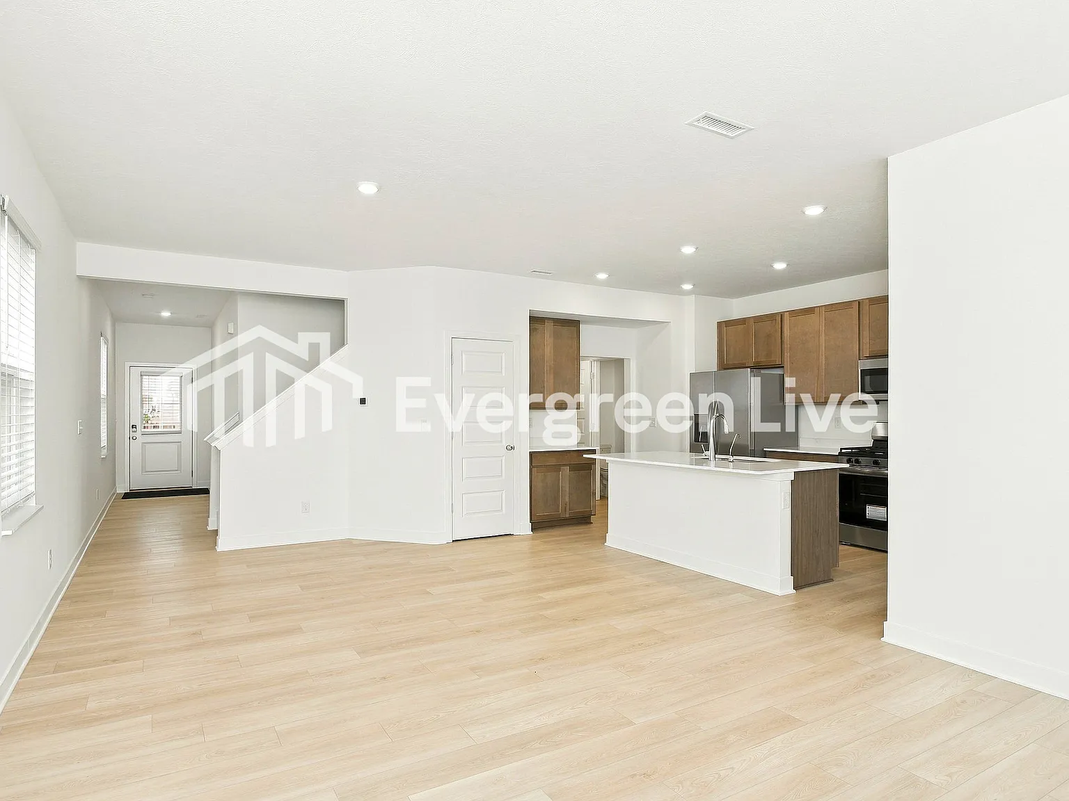 3 bed, 2.5 bath, 1849 sqft, $1,990 — Photo 4