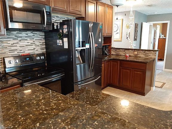5th image of 1302 SE 20th Ct