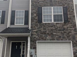 221 Crown Ct, Waynesboro, PA 17268
