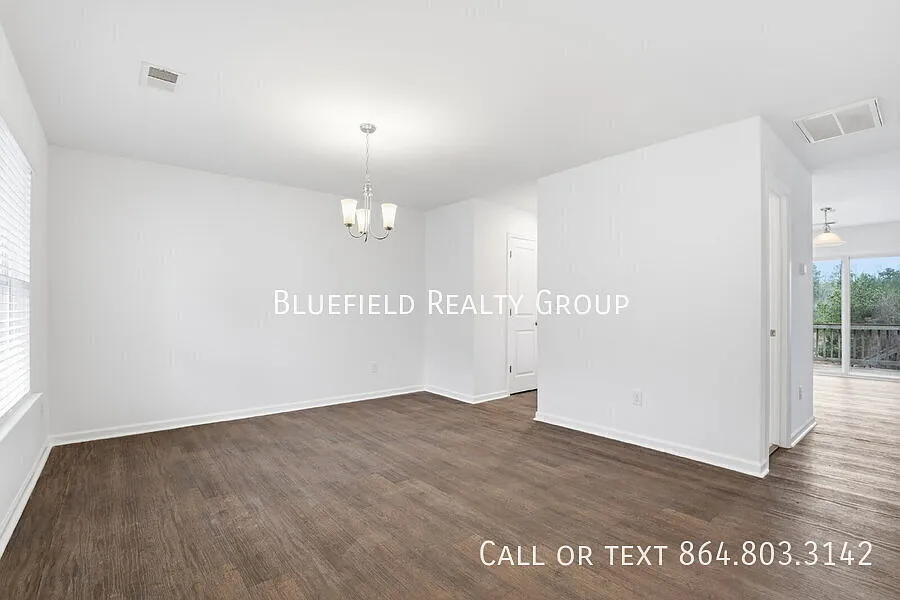 Spacious 4-Bedroom, 3.5-Bath Home with Finished Walkout Basement & Wet Bar $2,400/mo rent — Photo 4