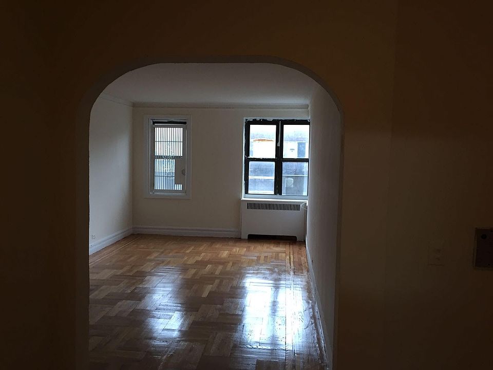 2nd image of 2095 Cruger Ave APT 1G