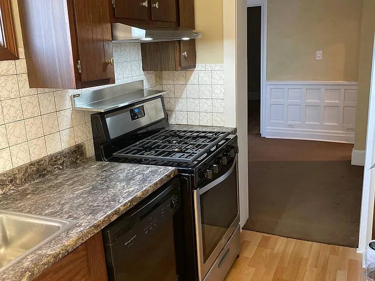 471 Virginia St — Photo 15