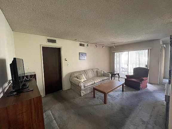 5th image of 510 N Maryland Ave Unit 301