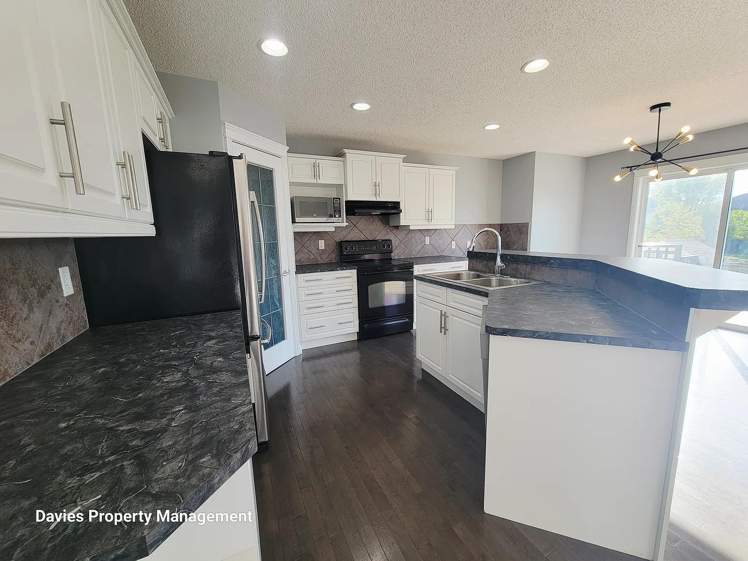 1020 118A Street SW — Photo 4