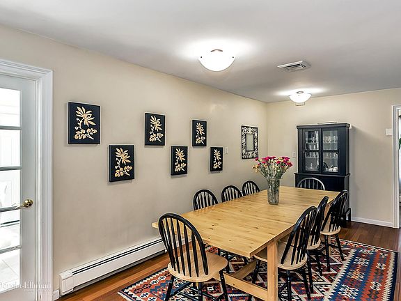 3rd image of 130 Southwood Cir