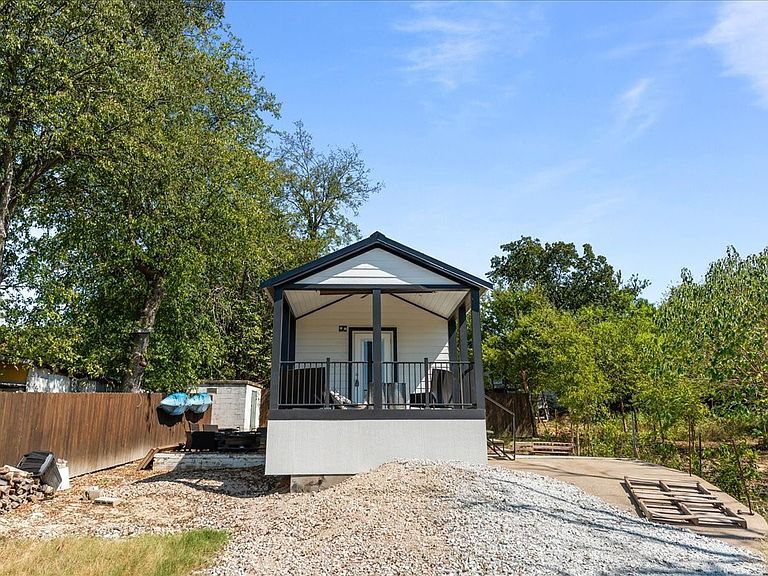 Listing photo 4