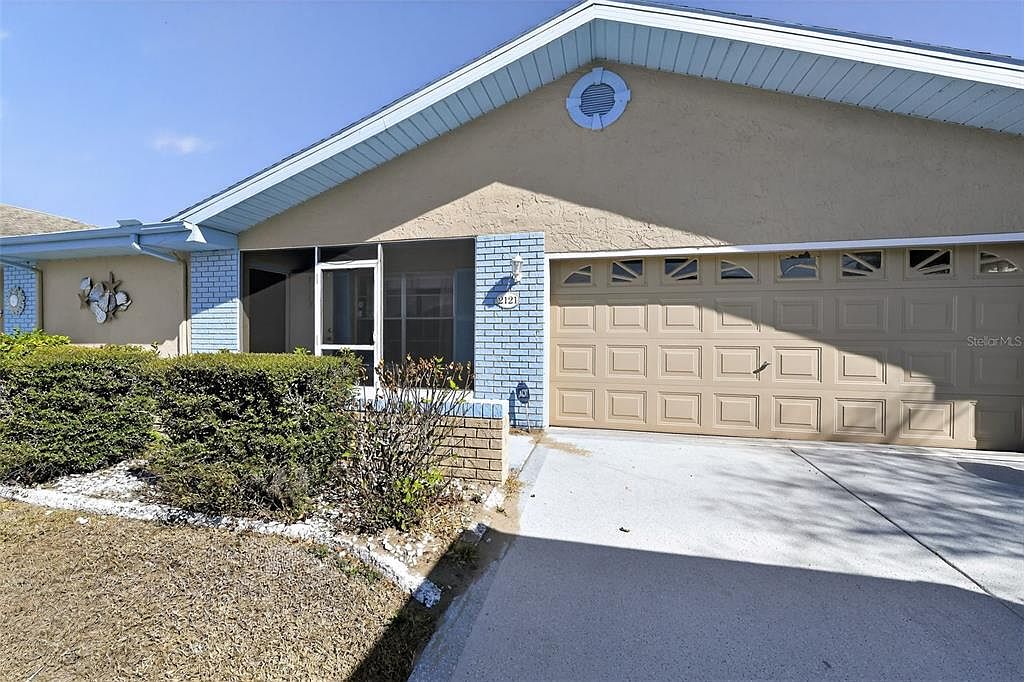 2121 Meadowlark Ln