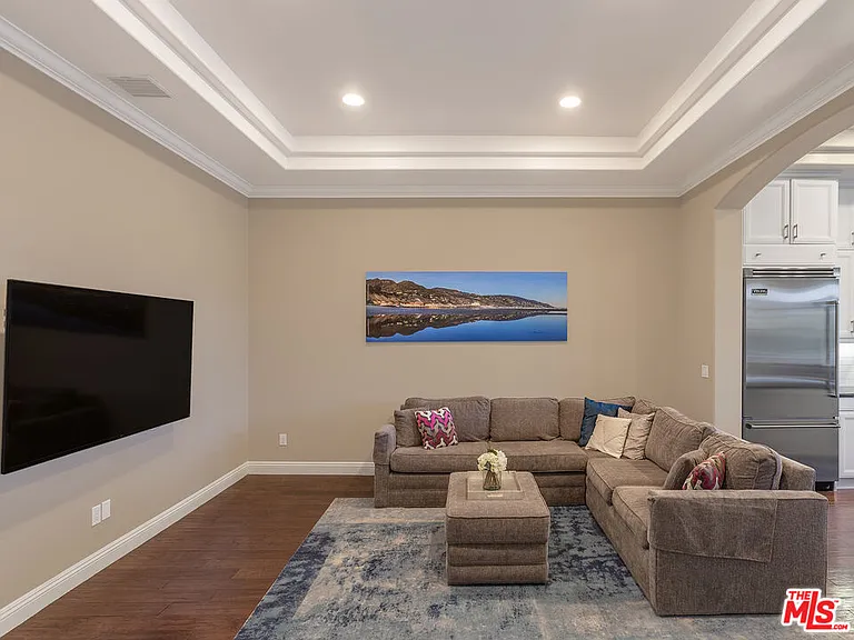 23949 De Ville Way — Photo 6