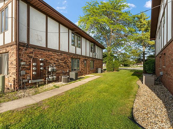 3rd image of 100 Plum Creek Dr APT 3