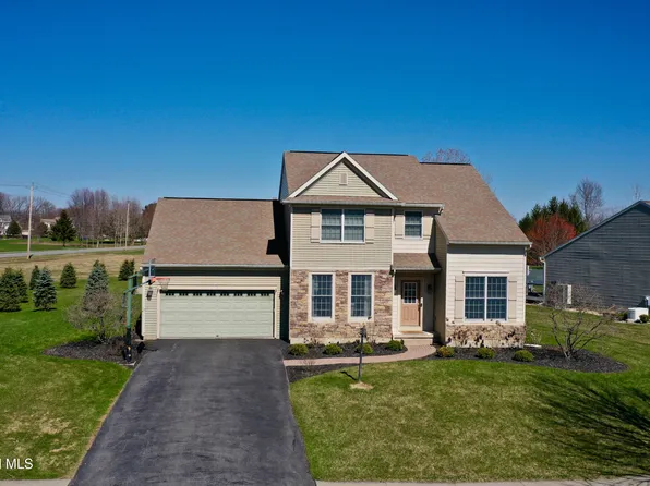 1 Parkway Circle, Ballston Lake, NY 12019