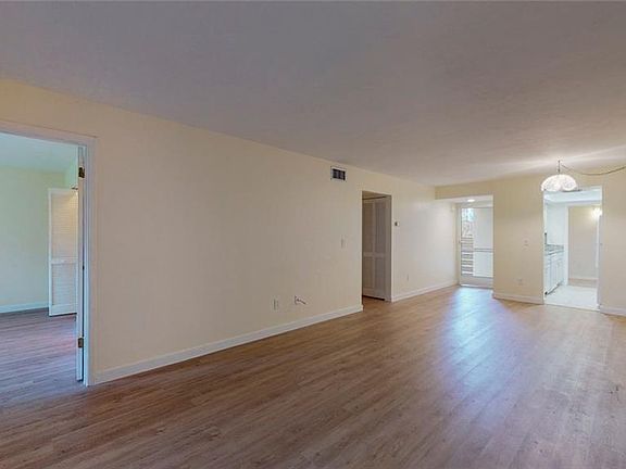 3rd image of 385 E Hartford St APT 3A