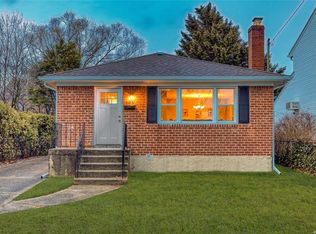 105 Page Rd, Valley Stream, NY 11581