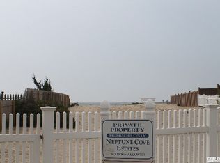 1 Nautilus Ln, Hampton Bays, NY 11946