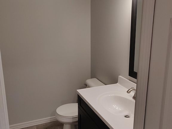 5th image of 34515 Jefferson Ave