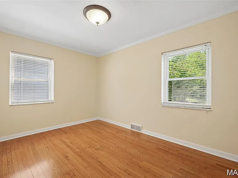 9743 Tesson Ferry Rd — Photo 7