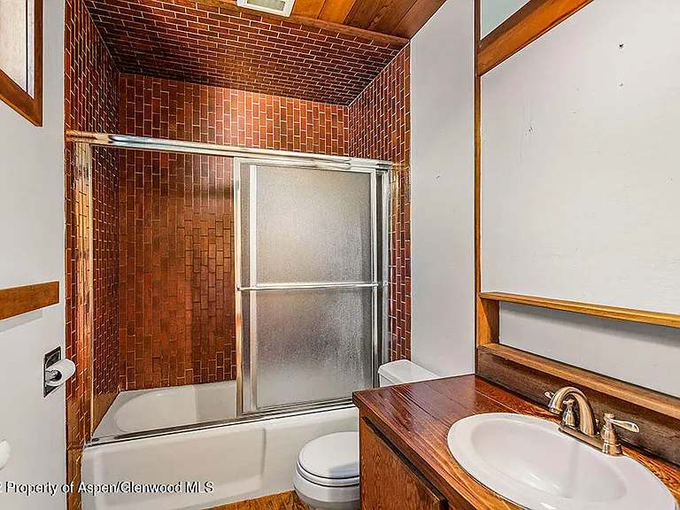 235 E Homestead Dr — Photo 15