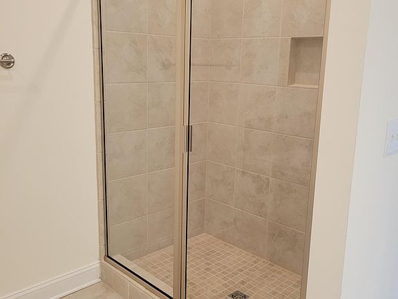 5th image of 1 Linn Cove Ct