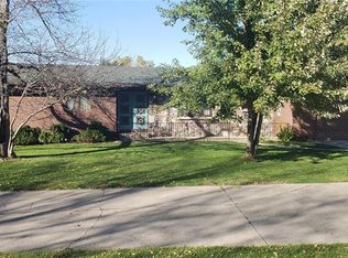 210 Riverview Dr, Vinton, IA 52349