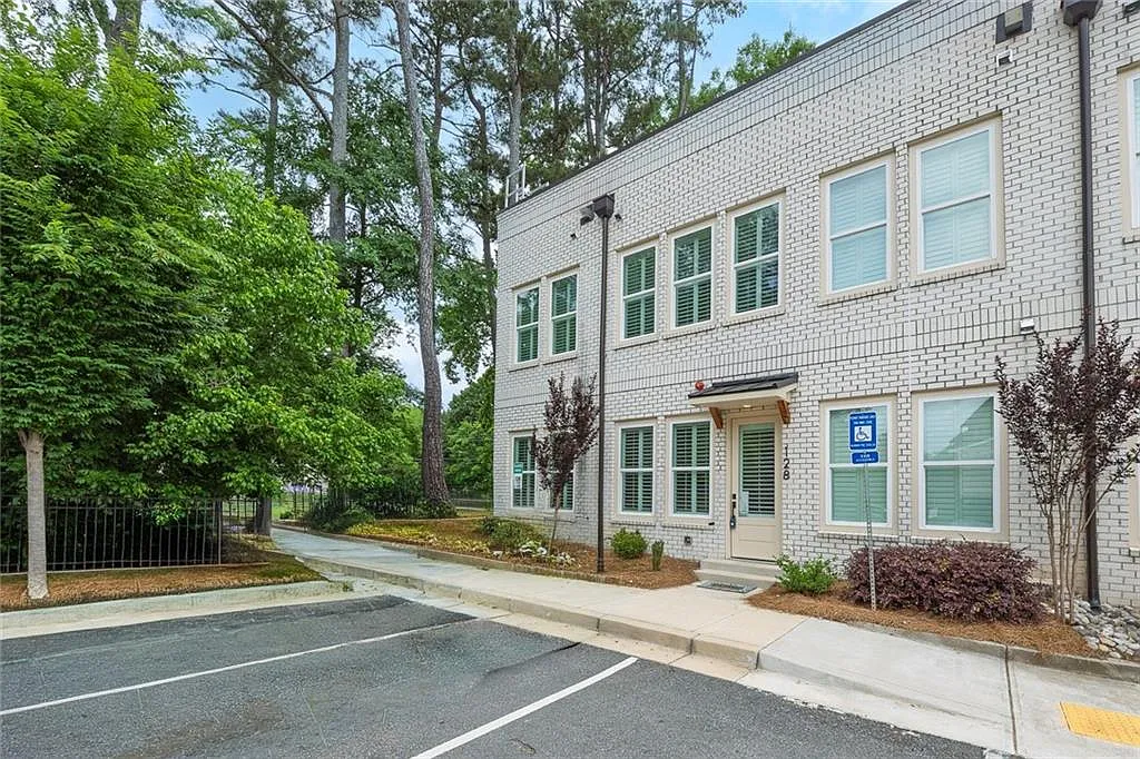 2 bed, 1.5 bath, 1152 sqft, $2,400 — Photo 4