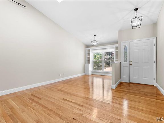 4th image of 1136 Arbor Place Dr