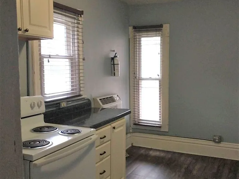 218 South St — Photo 2