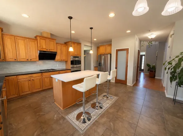 1443 Bethesda Cir, Chanhassen, MN 55317