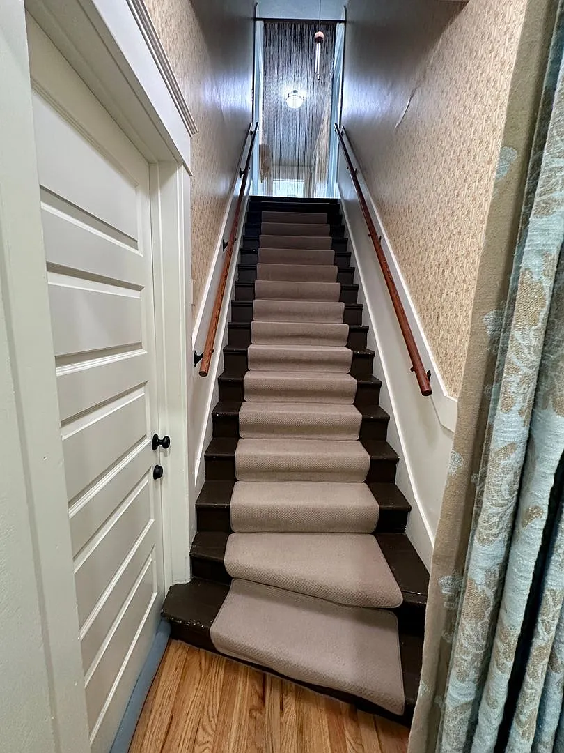 Elegant & Modern Upstairs Craftsman Unit — Photo 4