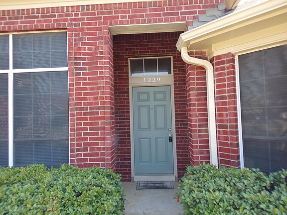 2nd image of 1229 Winston Dr