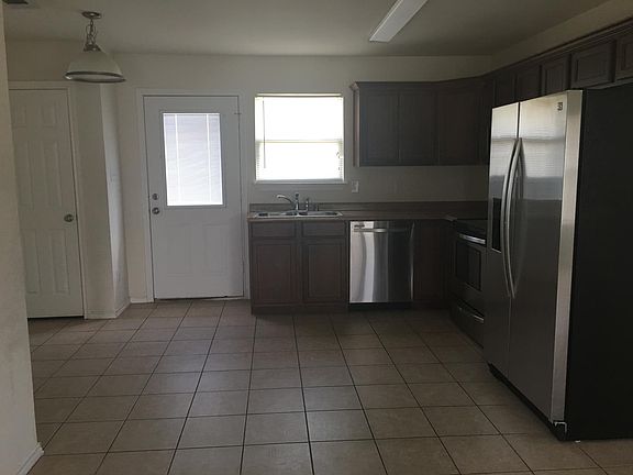 Eat in kitchen area