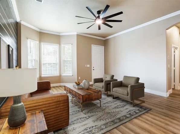 413 Henderson St, Bonham, TX 75418