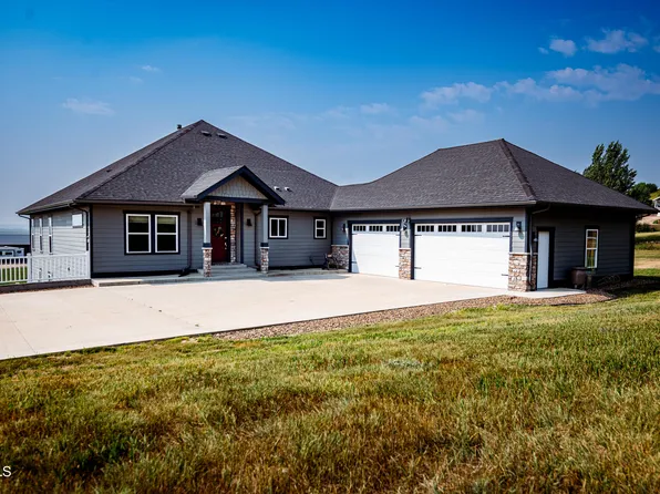 1113 10th St SW, Watford City, ND 58854