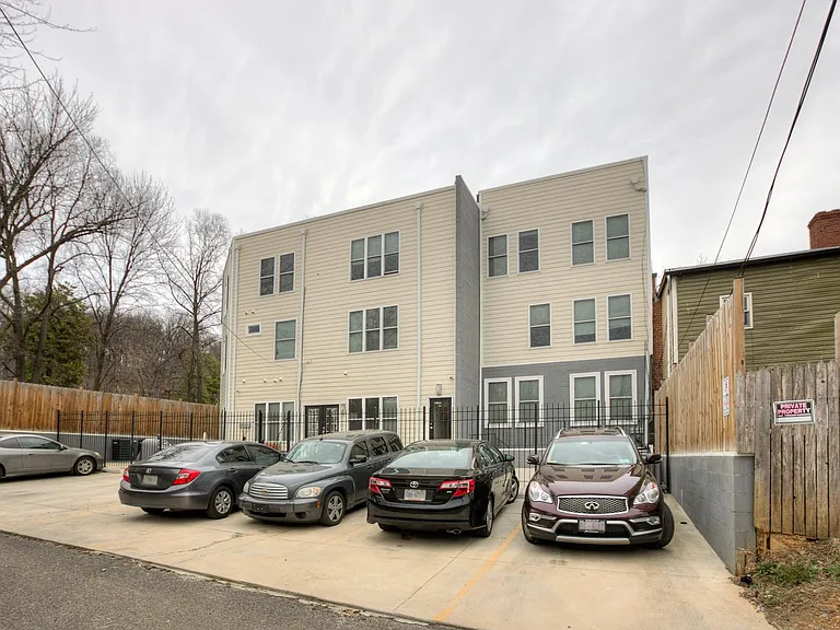 1220 19th St NE #1B — Photo 18