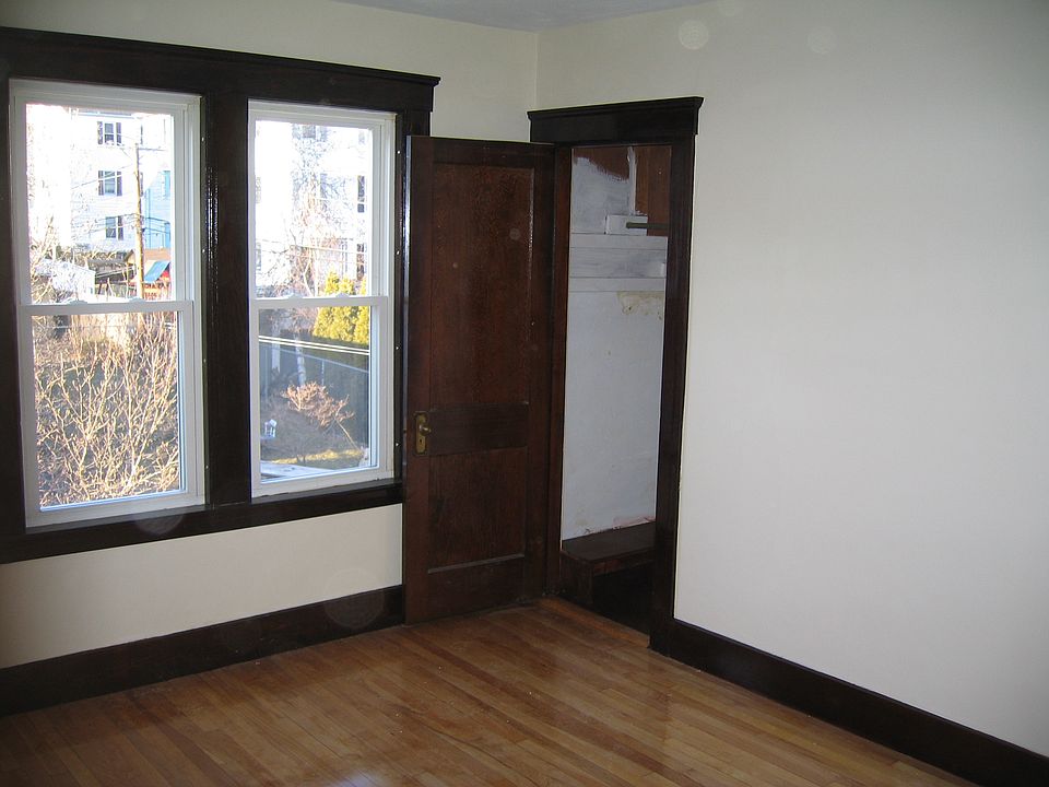 2nd image of 203 Ingleside Ave
