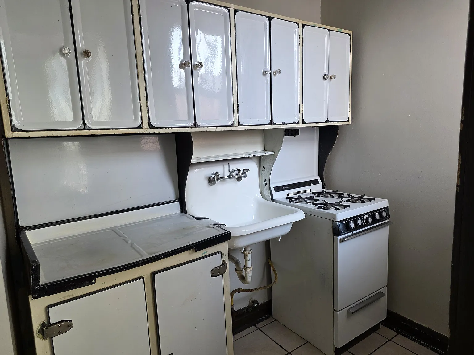 Studio, 250 sqft, $785 — Photo 1