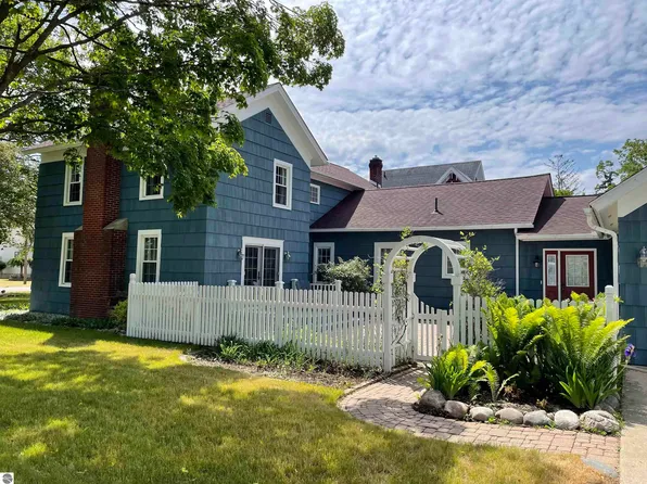 311 Locke St, East Tawas, MI 48730