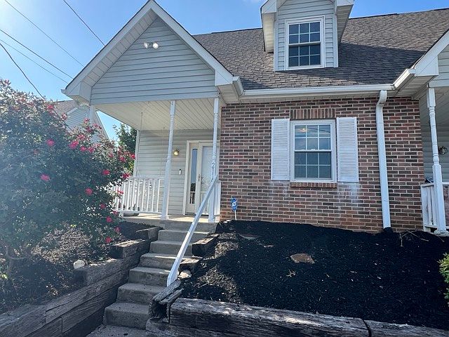 1st image of 2119 Silverbrook Dr