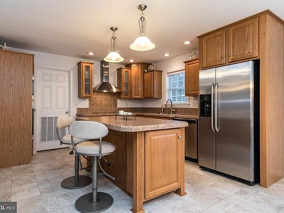 5th image of 914 Druid Hill Ave