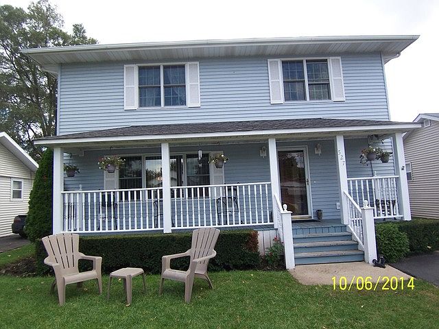 1st image of 527 Woodmoor Dr