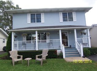 527 Woodmoor Dr, Round Lake Beach, IL