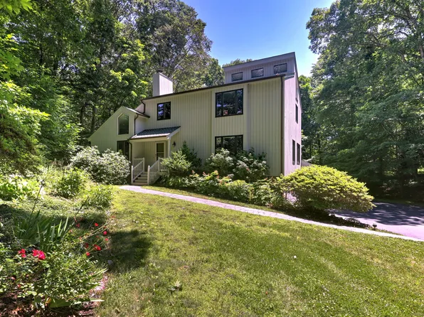 40 Melon Patch Lane, Monroe, CT 06468