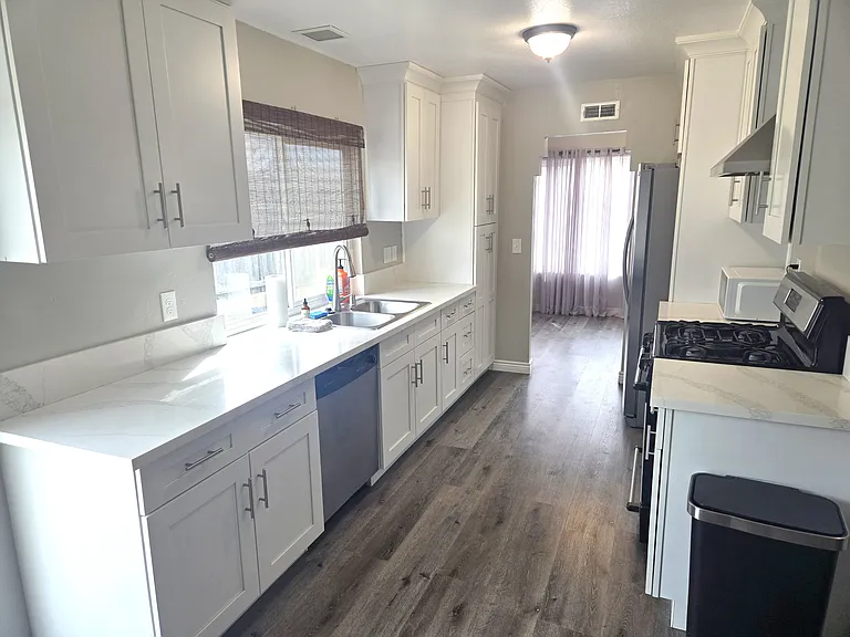 1454 Emerald St — Photo 4