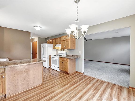 Kitchen w/eating area