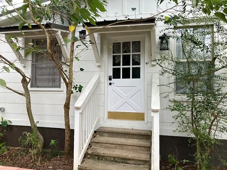 1321 Kings Dr — Photo 2