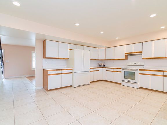 4th image of 2824 Utica Dr