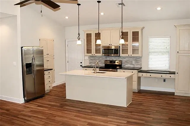2 bed, 2.0 bath, 988 sqft, $1,650 — Photo 3