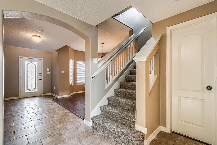 5 bed, 3.0 bath, 2684 sqft, $2,850 — Photo 3
